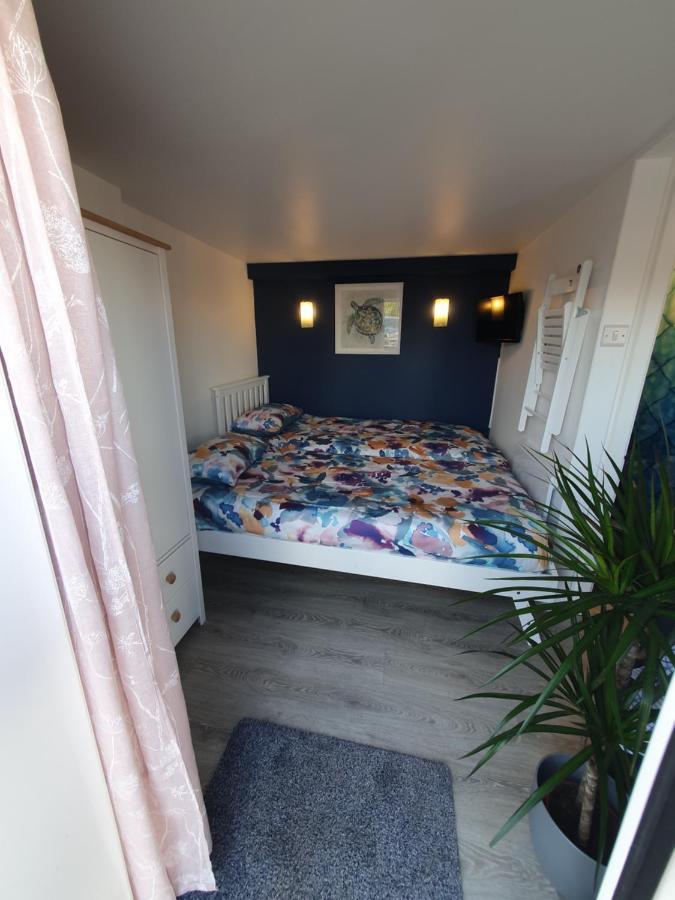 Lovely Private Studio Room With Own Kitchen And Bathroom. Set In The Popular Area Of Shiphay In Torquay And Only A Short Walk From Torbay Hospital Экстерьер фото