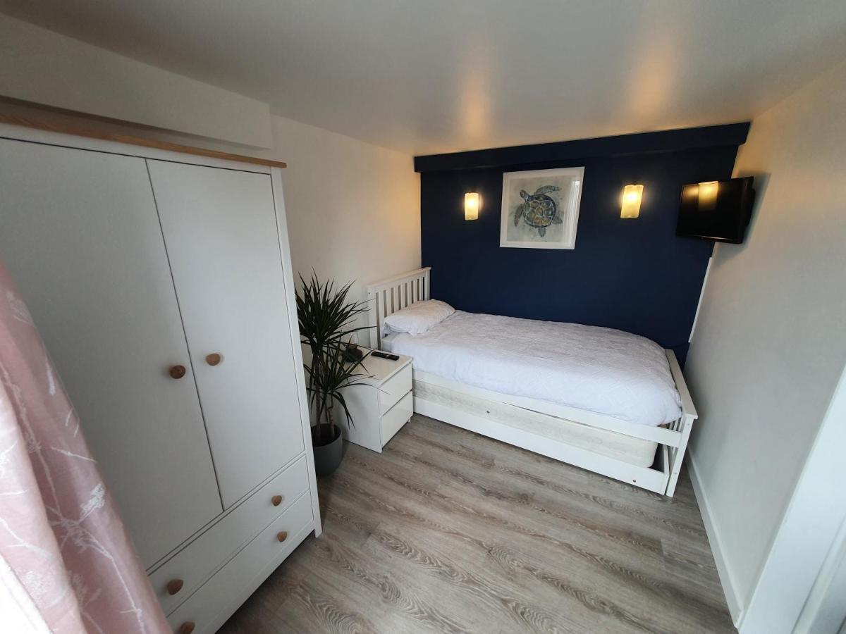 Lovely Private Studio Room With Own Kitchen And Bathroom. Set In The Popular Area Of Shiphay In Torquay And Only A Short Walk From Torbay Hospital Экстерьер фото