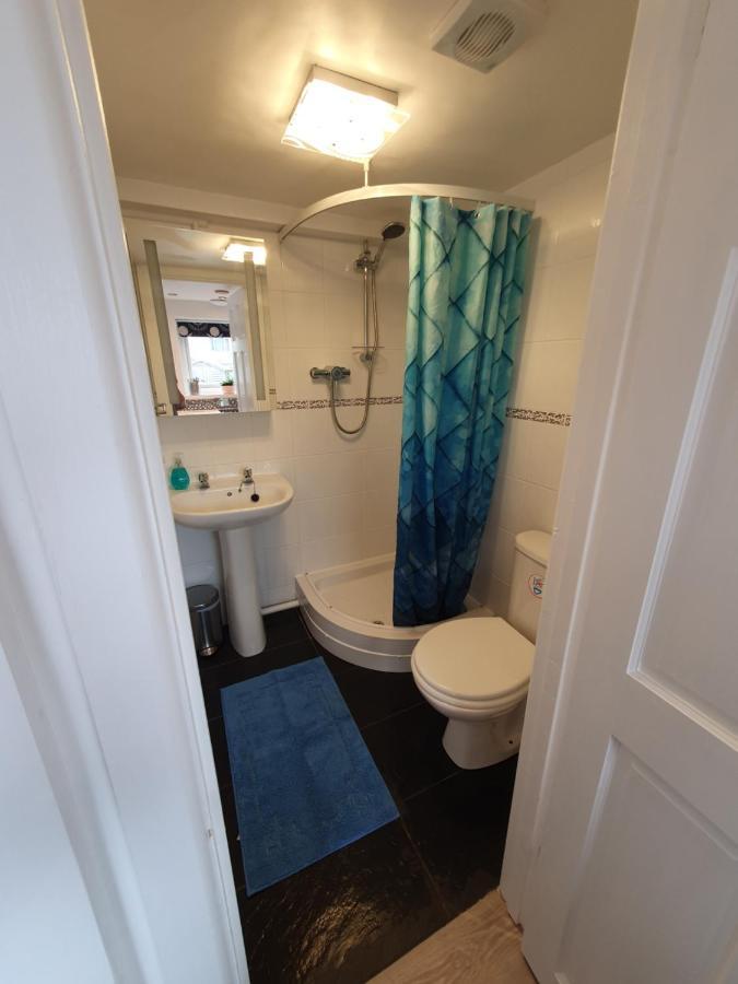 Lovely Private Studio Room With Own Kitchen And Bathroom. Set In The Popular Area Of Shiphay In Torquay And Only A Short Walk From Torbay Hospital Экстерьер фото