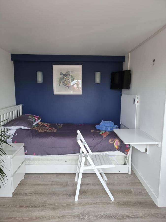 Lovely Private Studio Room With Own Kitchen And Bathroom. Set In The Popular Area Of Shiphay In Torquay And Only A Short Walk From Torbay Hospital Экстерьер фото