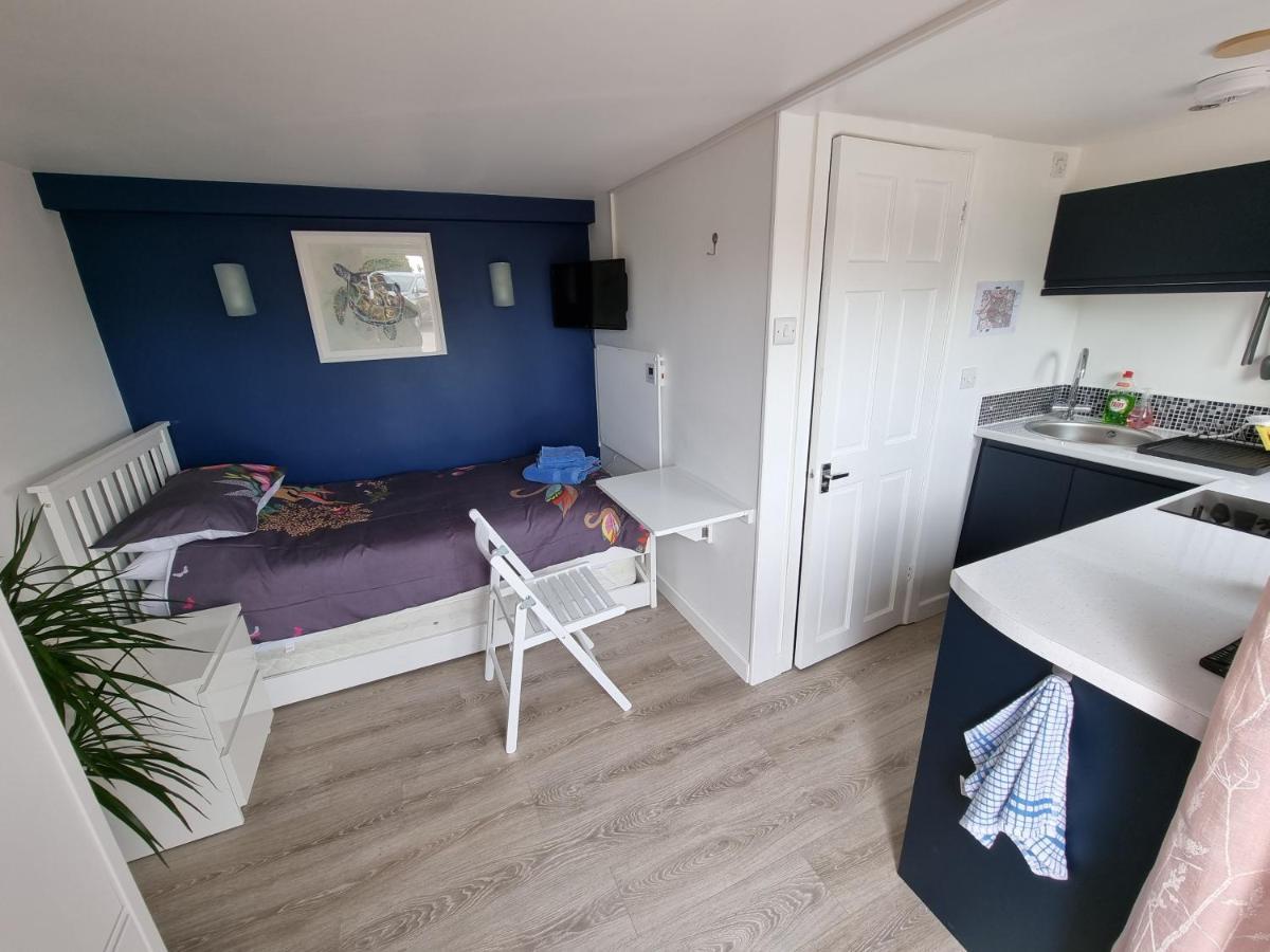 Lovely Private Studio Room With Own Kitchen And Bathroom. Set In The Popular Area Of Shiphay In Torquay And Only A Short Walk From Torbay Hospital Экстерьер фото